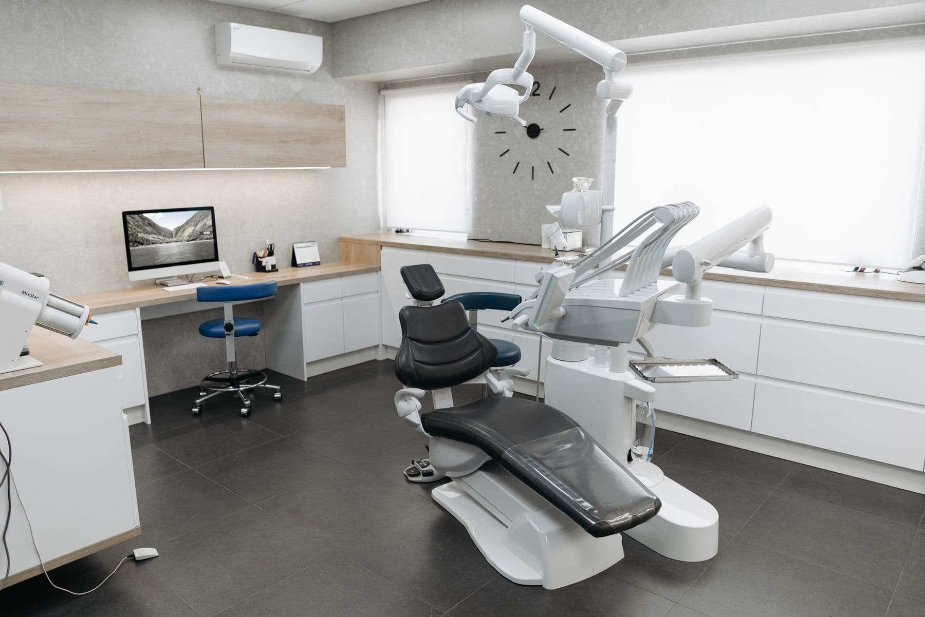 Comfortable dental treatment room