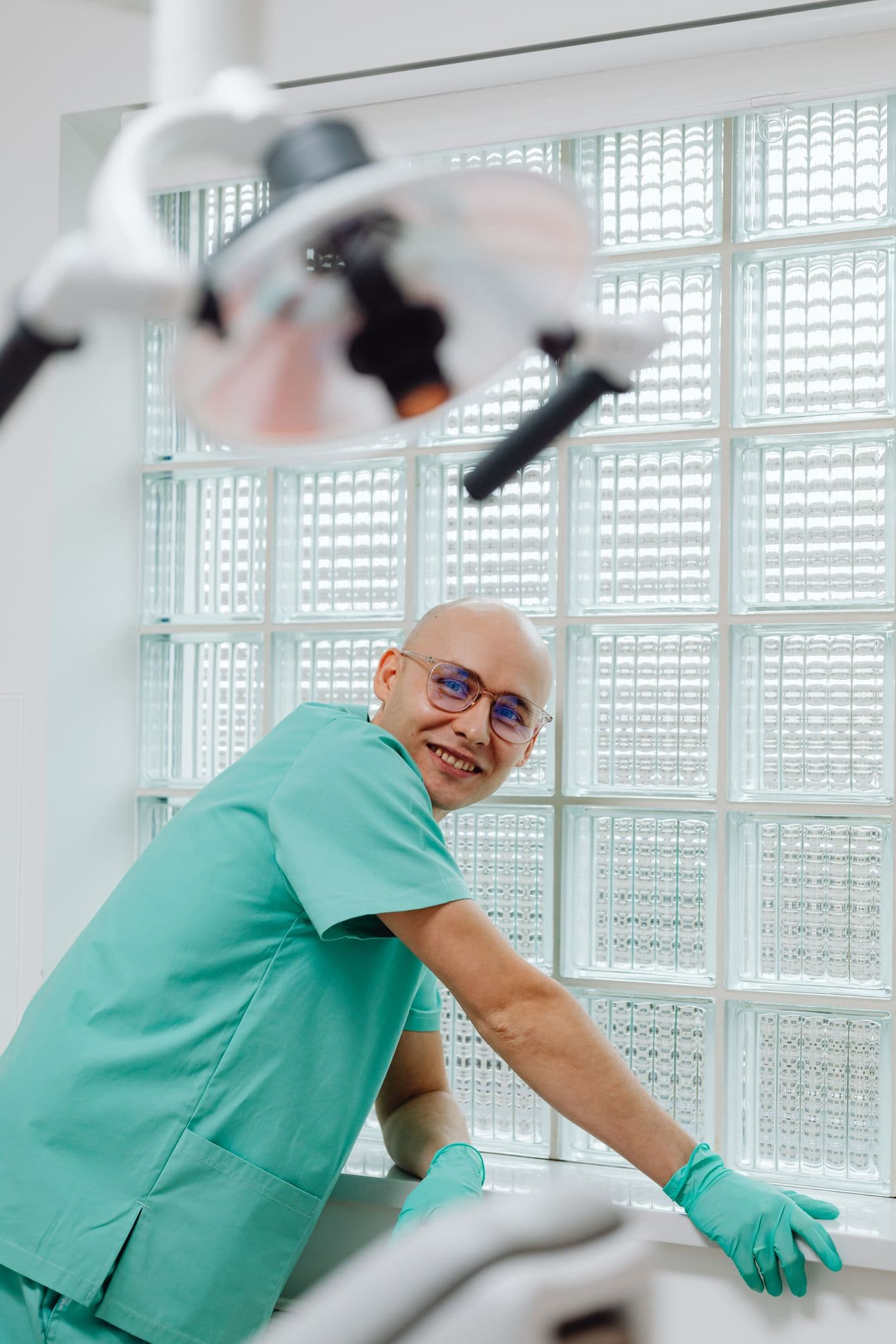 Dentist discussing a personalised treatment plan